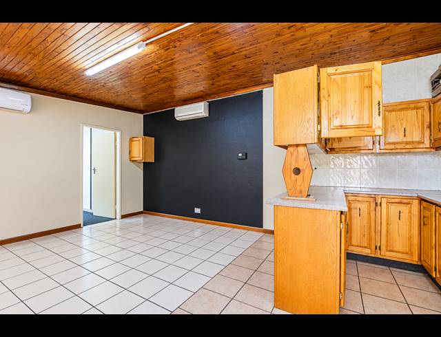6 BEDROOM FREEHOLD FOR SALE IN ELOFFSDAL